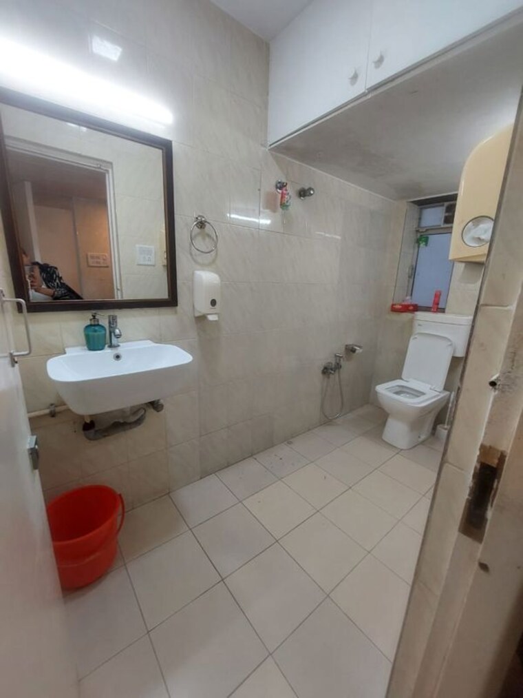 Bathroom, nariman point Commercial Office Space 1242 Sq.Ft. In Nariman Point Mumbai 10279601