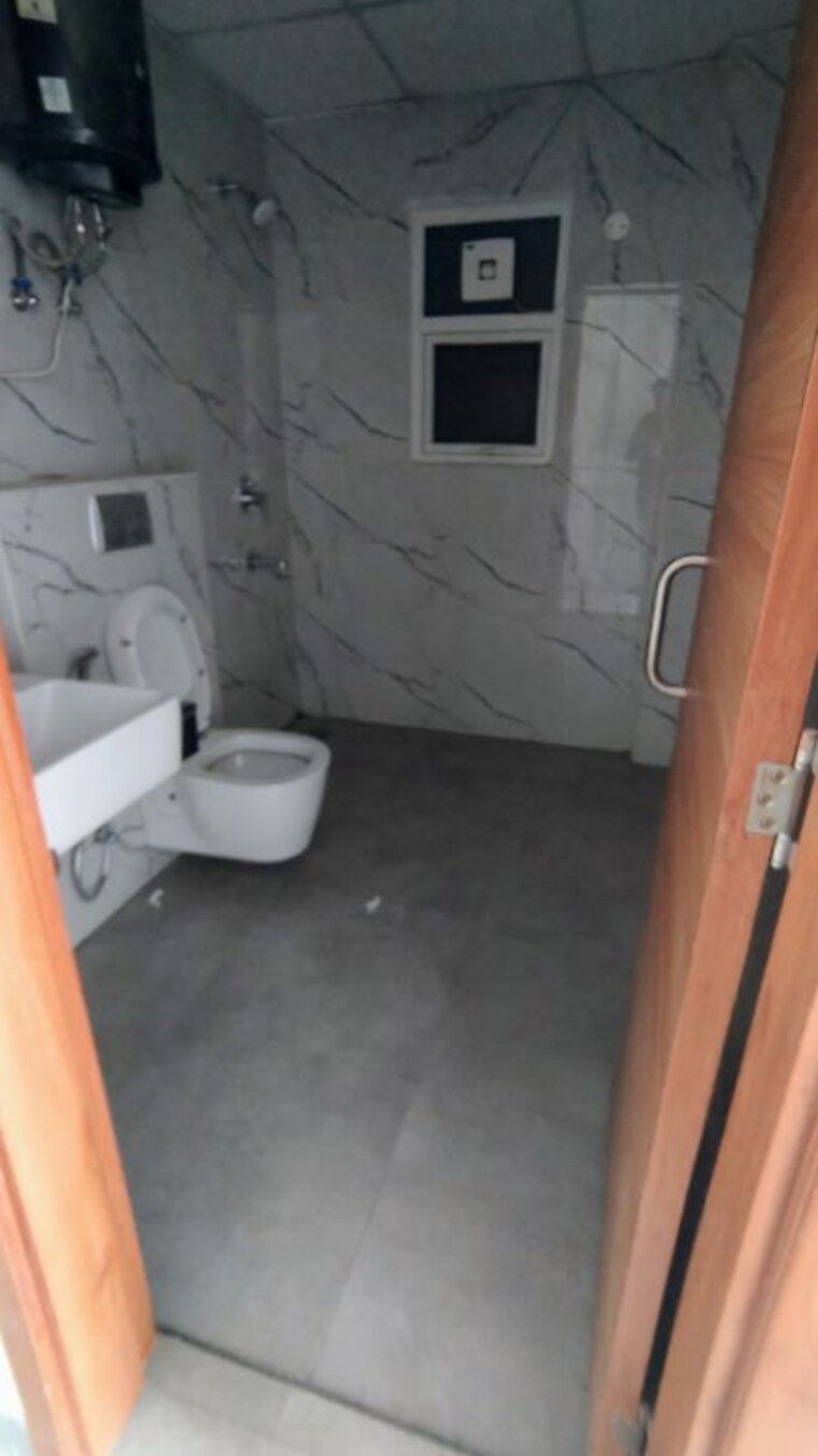 Bathroom, omaxe-lake 2 Bedroom 1350 Sq.Ft. Apartment In North Mullanpur Chandigarh 10279502