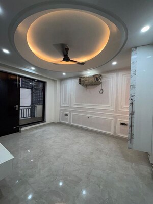 Bedroom in 3 BHK Builder Floor at Sector 31 – for Rent