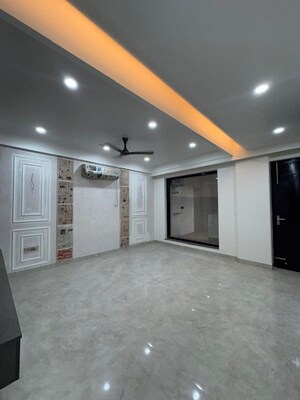 Room in 3 BHK Builder Floor at Sector 31 – for Rent