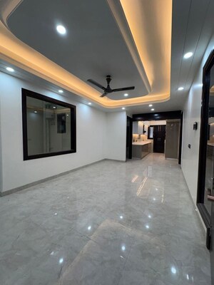 Room in 3 BHK Builder Floor at Sector 31 – for Rent
