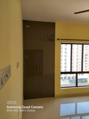 Room in 3 BHK Apartment at DTC Southern Heights, Joka – for Rent