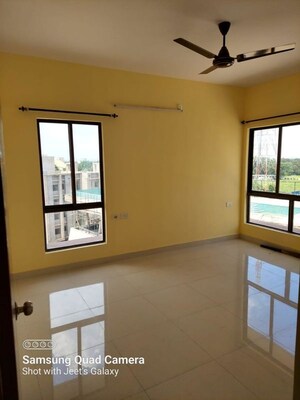 Room in 3 BHK Apartment at DTC Southern Heights, Joka – for Rent