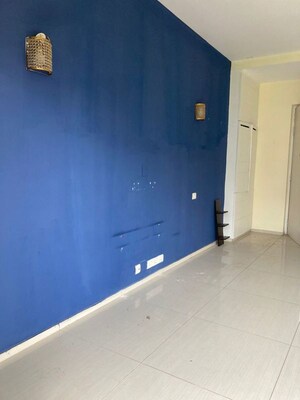 Room in 3 BHK Apartment at Ireo Skyon, Sector 60 – for Rent