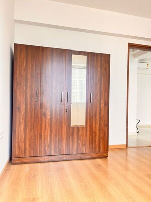 Room in 2 BHK Apartment at Godrej Woods, Sector 43 – for Rent