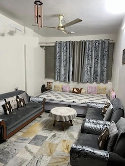 2 BHK Apartment For Rent in Thaltej
