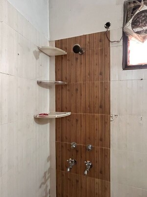 Furnished Amenities in 4 BHK Builder Floor at Chanakyapuri – for Rent