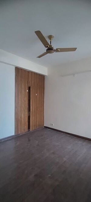 Room in 3.5 BHK Apartment at BPTP Park Elite Premium, Sector 84 – for Rent