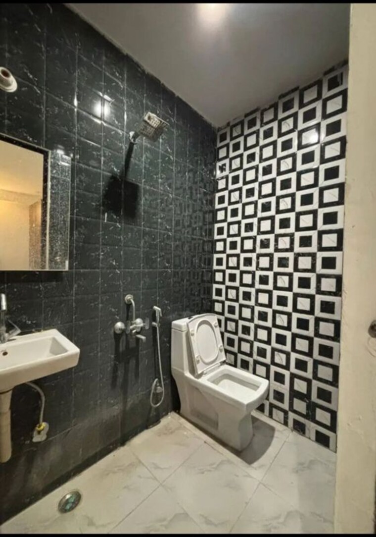 Bathroom, saket 2 Bedroom 800 Sq.Ft. Builder Floor In Saket Delhi 10280442