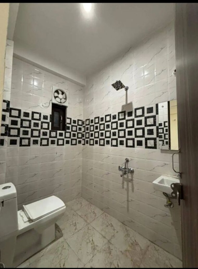 Bathroom, saket 2 Bedroom 800 Sq.Ft. Builder Floor In Saket Delhi 10280442