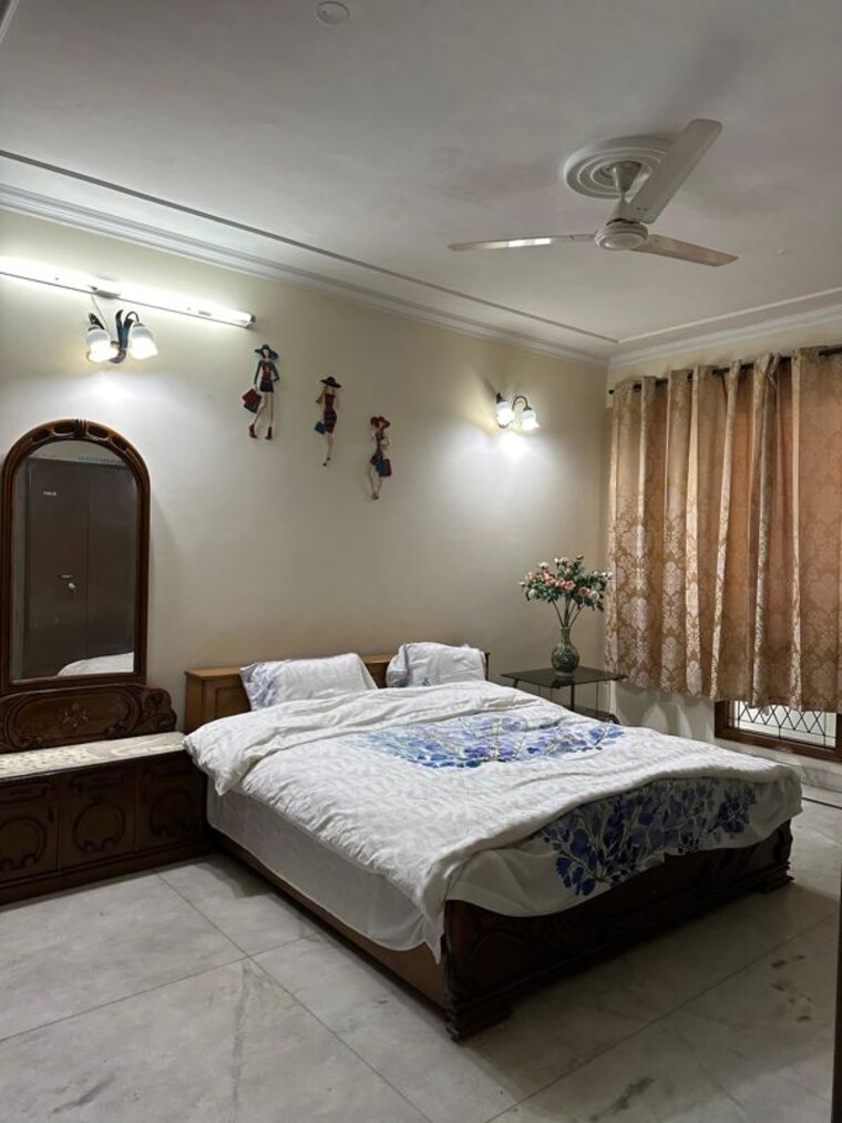 Bedroom, dlf phase ii 3 Bedroom 300 Sq.Yd. Builder Floor In Dlf Phase ii Gurgaon 10280510