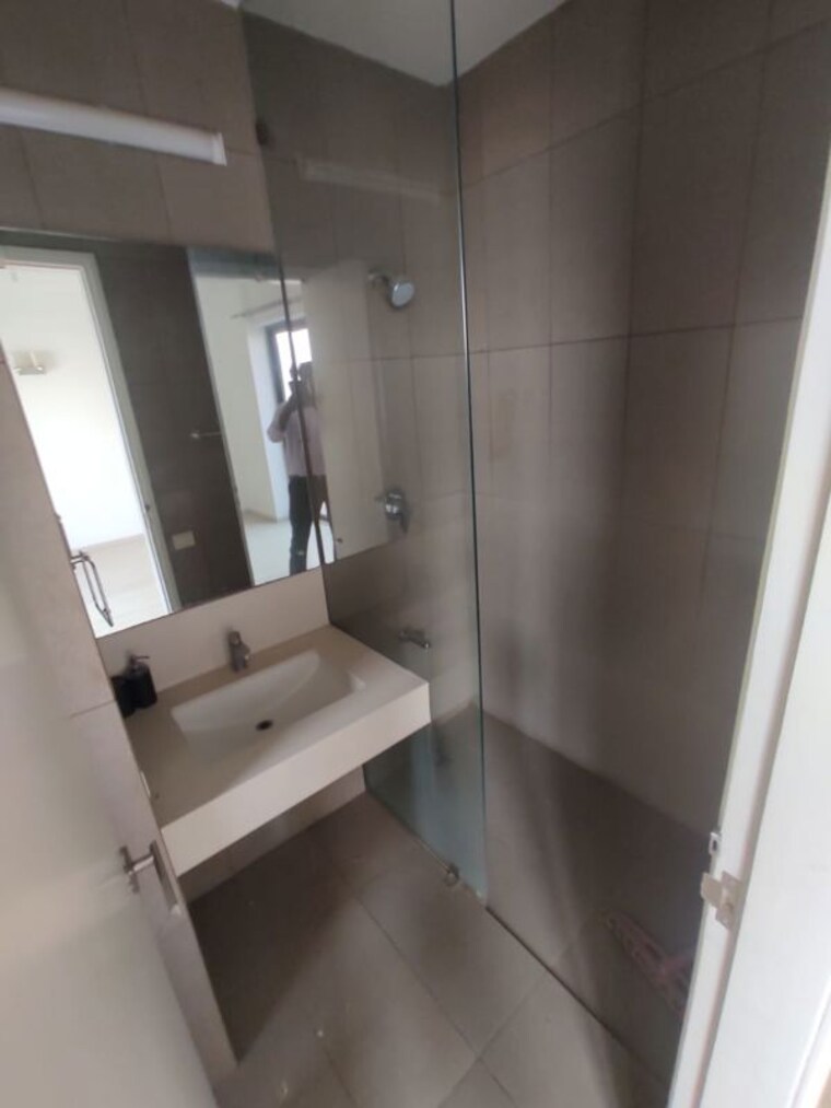 Bathroom, ireo-skyon 3 Bedroom 2000 Sq.Ft. Apartment In Sector 60 Gurgaon 10280536