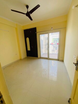 Room in 3 BHK Apartment at Maxblis White House, Sector 75 – for Rent