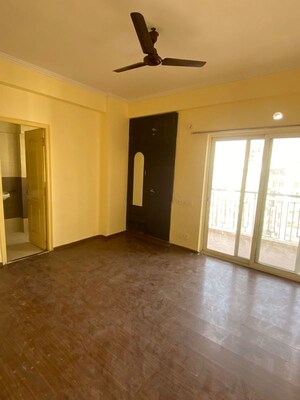 Room in 3 BHK Apartment at Maxblis White House, Sector 75 – for Rent