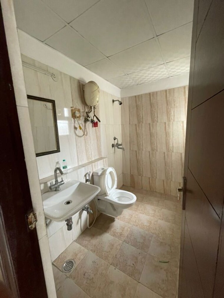Bathroom, panchsheel-pratistha 3.5 Bedroom 2250 Sq.Ft. Apartment In Sector 75 Noida 10280238