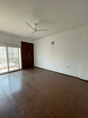 Room in 3.5 BHK Apartment at Panchsheel Pratistha, Sector 75 – for Rent