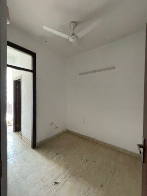 Room in 3.5 BHK Apartment at Panchsheel Pratistha, Sector 75 – for Rent