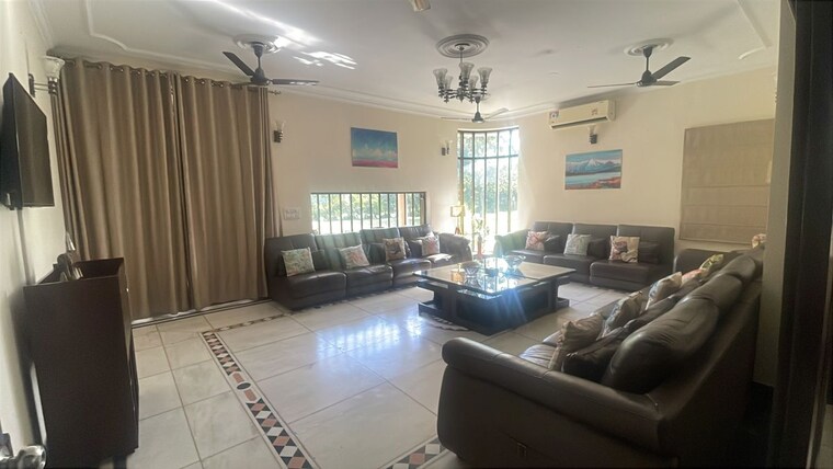 Living Room, neb sarai 5 Bedroom 1 Acre Villa In Neb Sarai Delhi 10280563