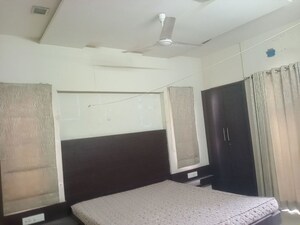 Room in 3 BHK Apartment at Sama Savli Road – for Rent