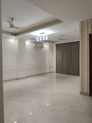 Room in 4 BHK Builder Floor at Ansal Sushant Floors, Sushant Lok ii – for Rent