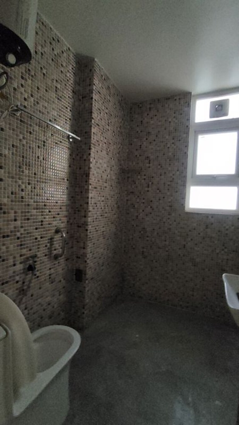 Bathroom, sector 52 3.5 Bedroom 2200 Sq.Ft. Builder Floor In Sector 52 Gurgaon 10280612