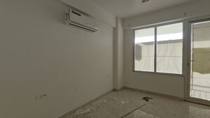 Room in 3.5 BHK Builder Floor at Sector 52 – for Rent