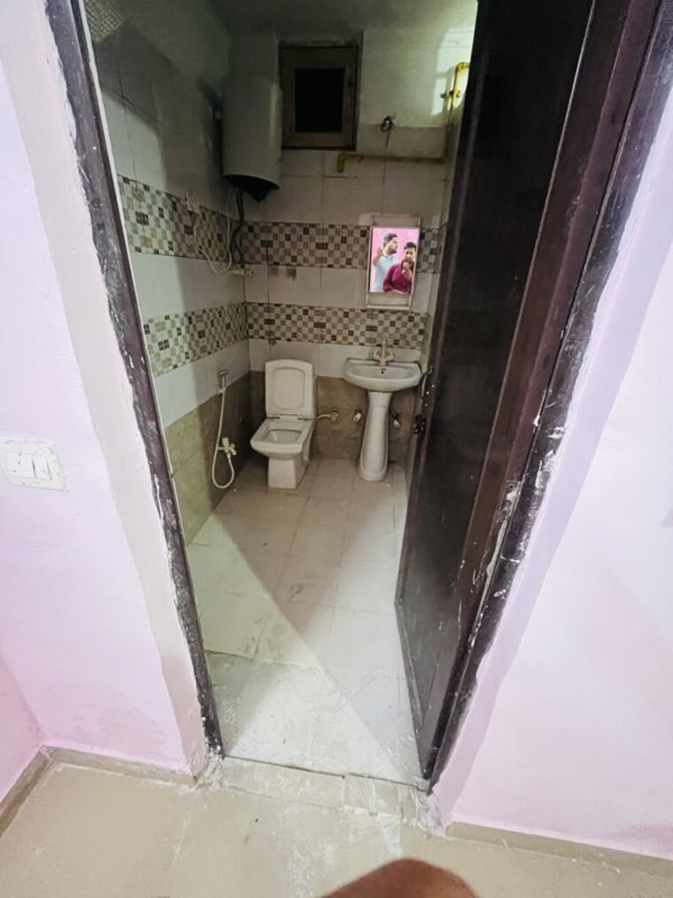 Bathroom, sector 121 1 Bedroom 550 Sq.Ft. Builder Floor In Sector 121 Noida 10280760