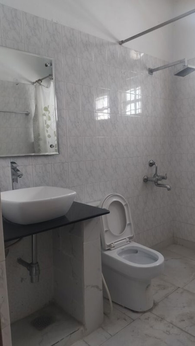 Bathroom, jubilee hills 3 Bedroom 3000 Sq.Ft. Independent House In Jubilee Hills Hyderabad 10281303