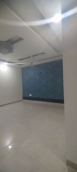 Room in 3 BHK Builder Floor at Sector 85 – for Rent