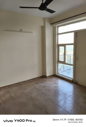 Room in 3 BHK Apartment at Auric City Homes, Sector 82 – for Rent