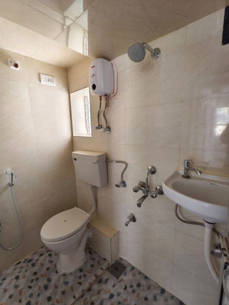 Bathroom, bandra west 1 Bedroom 500 Sq.Ft. Apartment In Bandra West Mumbai 10281577