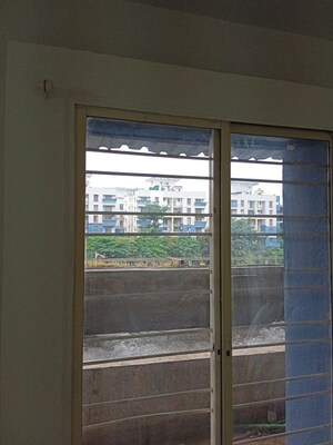 Bedroom in 2.5 BHK Apartment at Dahanukar Colony – for Rent