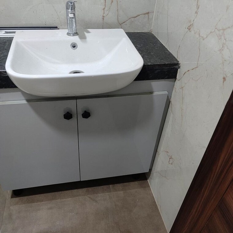 Bathroom, smart-world-gems 3.5 Bedroom 1500 Sq.Ft. Apartment In Sector 89 Gurgaon 10281642