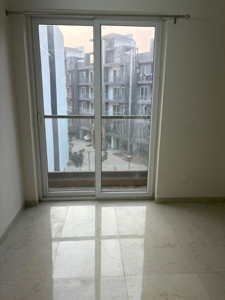 Room, smart-world-gems 3.5 Bedroom 1500 Sq.Ft. Apartment In Sector 89 Gurgaon 10281642