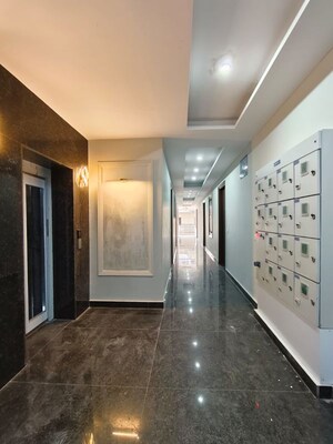 Building Lobby in 1 RK Builder Floor at Builder Floor, Sector 28 – for Rent