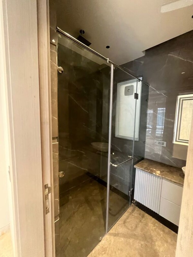 Bathroom, greater kailash i 3 Bedroom 220 Sq.Yd. Builder Floor In Greater Kailash I Delhi 10281683