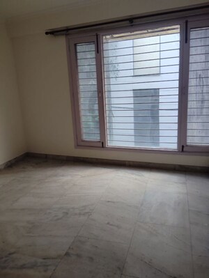 Room in 3 BHK Builder Floor at Vasant Vihar – for Rent