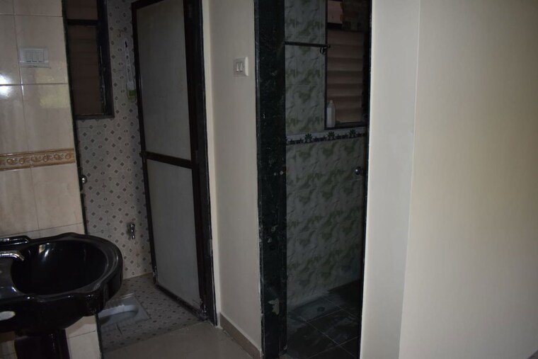 Bathroom, guru-ganesh-nagar-society 2 Bedroom 745 Sq.Ft. Apartment In Kothrud Pune 10281838