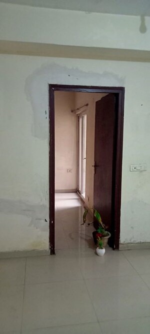 Room in 2 BHK Apartment at Tech Zone 4 Greater Noida – for Rent