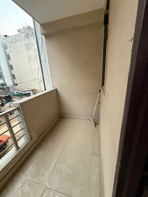 Balcony in 2 BHK Builder Floor at Ameya One, Sector 42 – for Rent