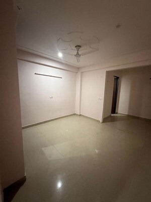Room in 2 BHK Builder Floor at Ameya One, Sector 42 – for Rent