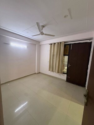 Room in 2 BHK Builder Floor at Ameya One, Sector 42 – for Rent