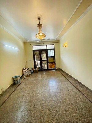 Room in 3 BHK Builder Floor at Sector 1 – for Rent