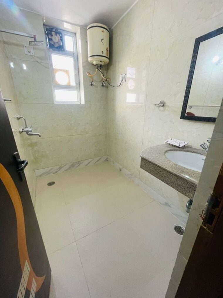 Bathroom, sector 1 3 Bedroom 1250 Sq.Ft. Builder Floor In Sector 1 Gurgaon 10282029