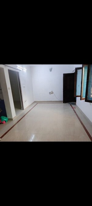 Room in 2 BHK Independent House at RWA Apartments, Sector 31 – for Rent