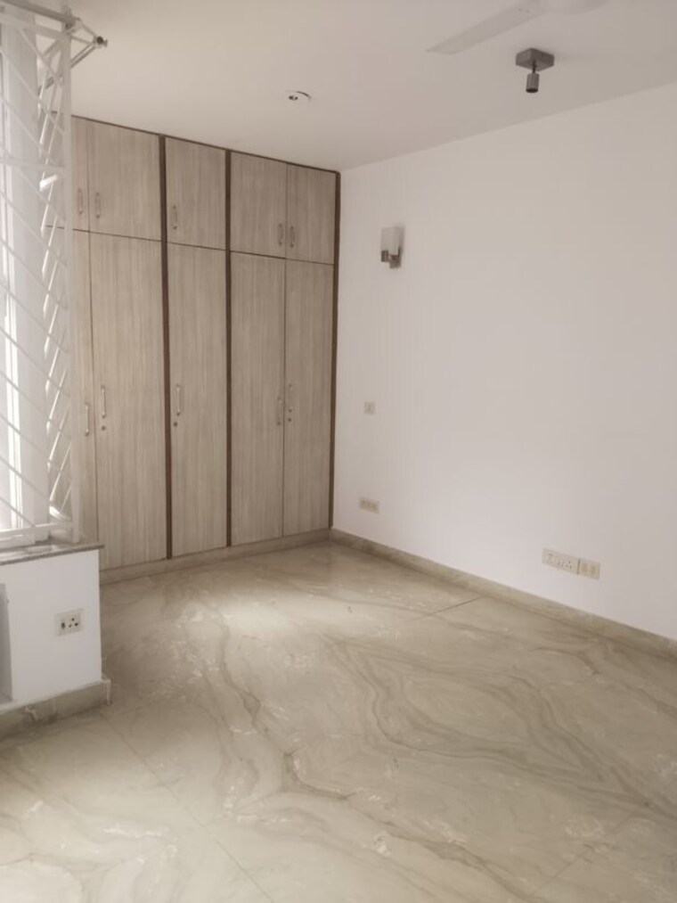 Room, sarita vihar 5 Bedroom 3000 Sq.Ft. Apartment In Sarita Vihar Delhi 10282001