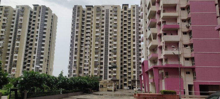 Exterior View, siddharth vihar 3 Bedroom 128 Sq.Mt. Apartment In Siddharth Vihar Ghaziabad 10280835
