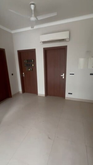 Room in 1.5 BHK Builder Floor at Sector 37 – for Rent