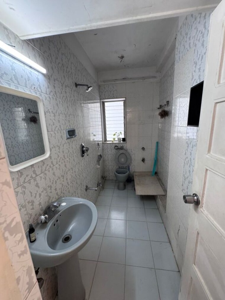 Bathroom, bandra west 3 Bedroom 1200 Sq.Ft. Apartment In Bandra West Mumbai 10281930