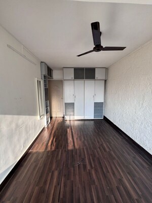 Bedroom in 3 BHK Apartment at Bandra West – for Rent